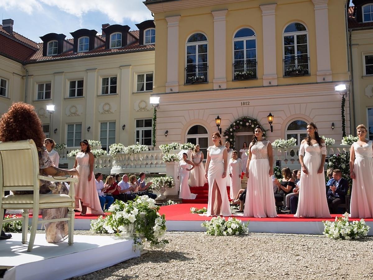 Supermodelka plus size pokaz sukien ślubnych Violi Piekut