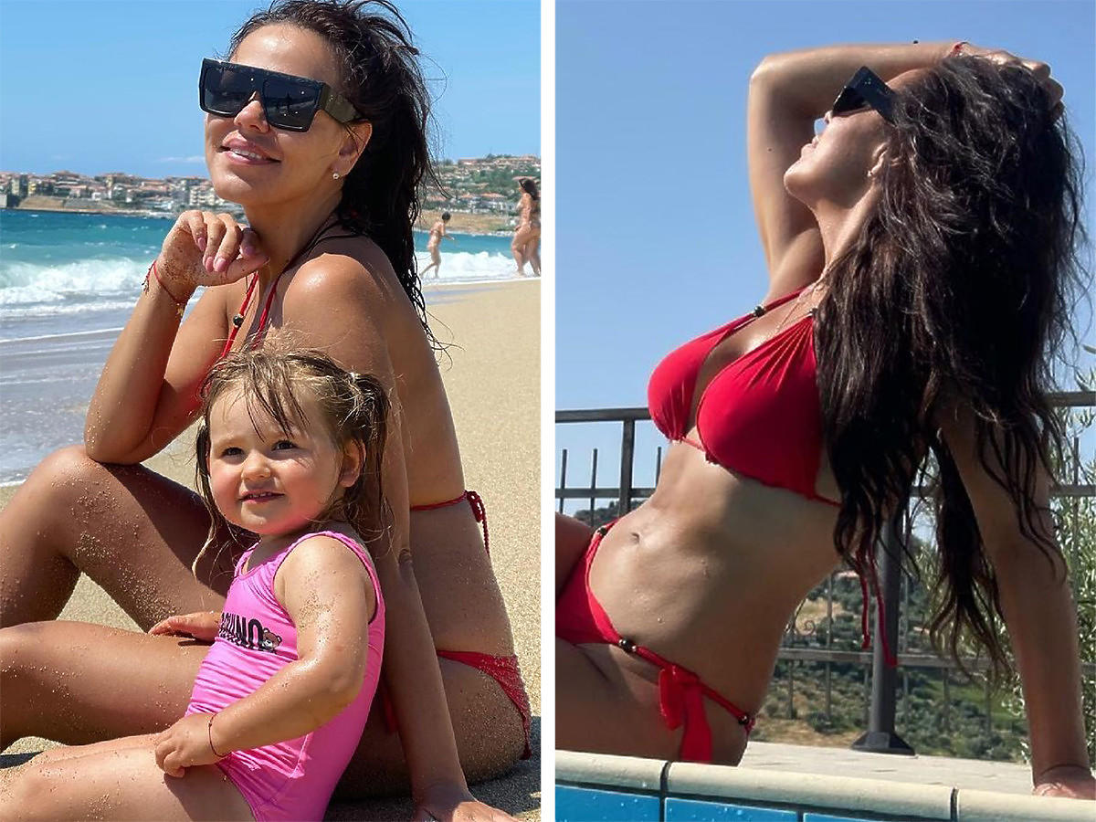 Sylwia Bomba w stroju kąpielowym na plaży z córką.