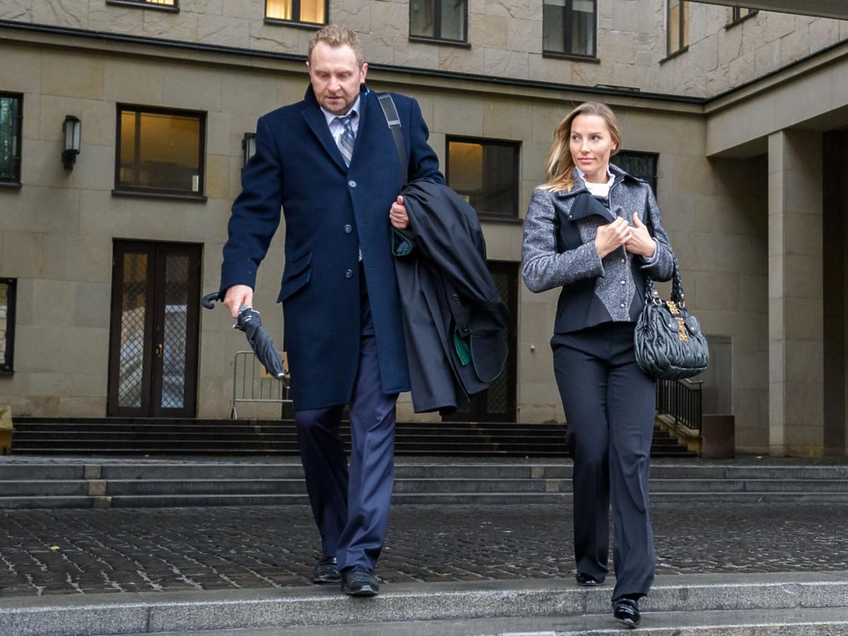Sylwia Gruchała na schodach