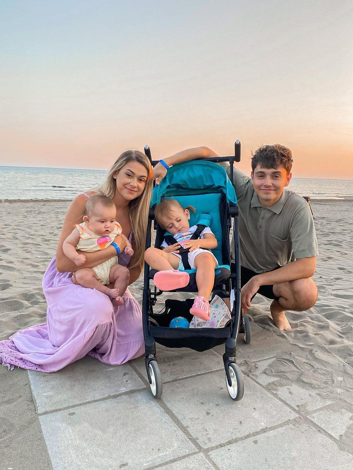 Sylwia Przybysz pokazała zdjęcie z wakacji z rodziną z Janem Dąbrowski, Nelą i Polą