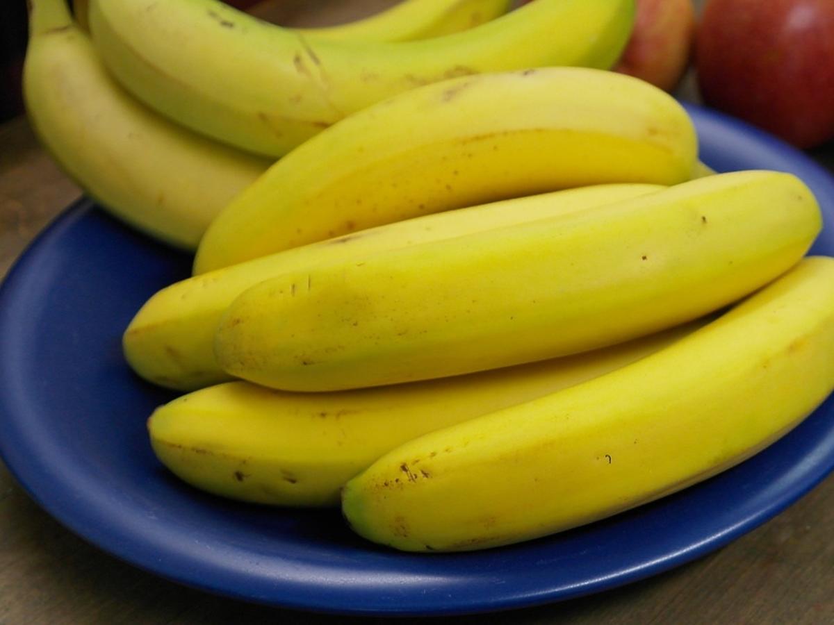 talerz z bananami