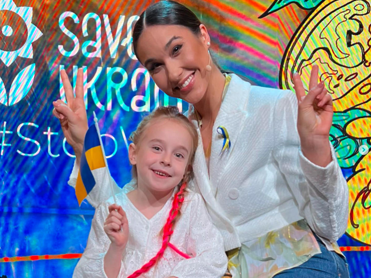 "The Voice Kids 5": Mała Amelka, która śpiewała "Mam tę moc" w schronie, zachwyciła widownię show