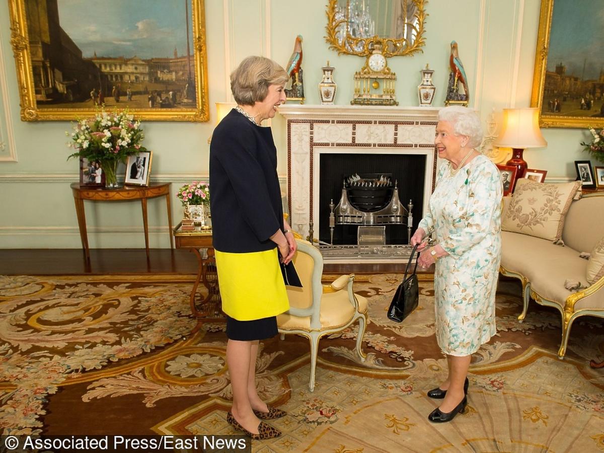 Theresa May, nowa premier Wielkiej z Królową Elżbietą II