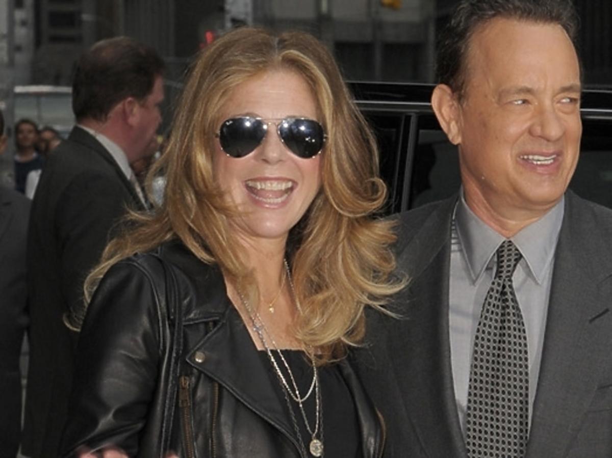 Tom Hanks z żoną przed studiem TV