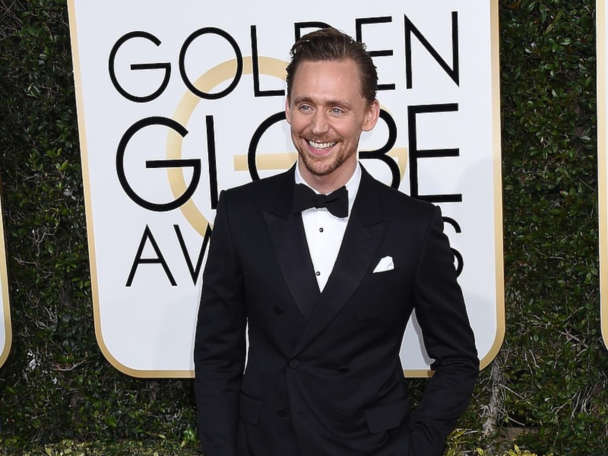 Tom Hiddleston na rozdaniu Złotych Globów 2017