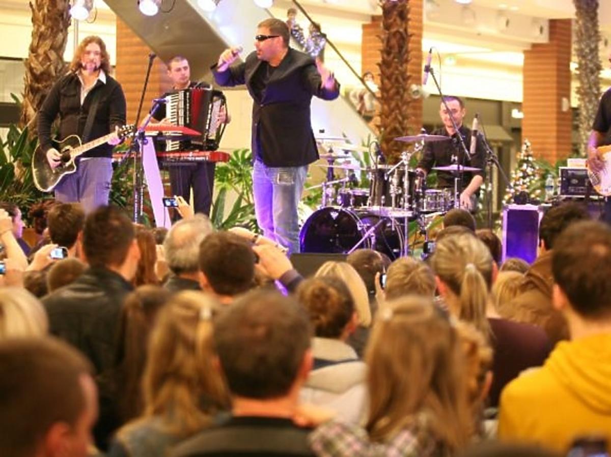 Tomasz Karolak na 3. urodzinach krakowskiego Centrum Handlowego Bonarka