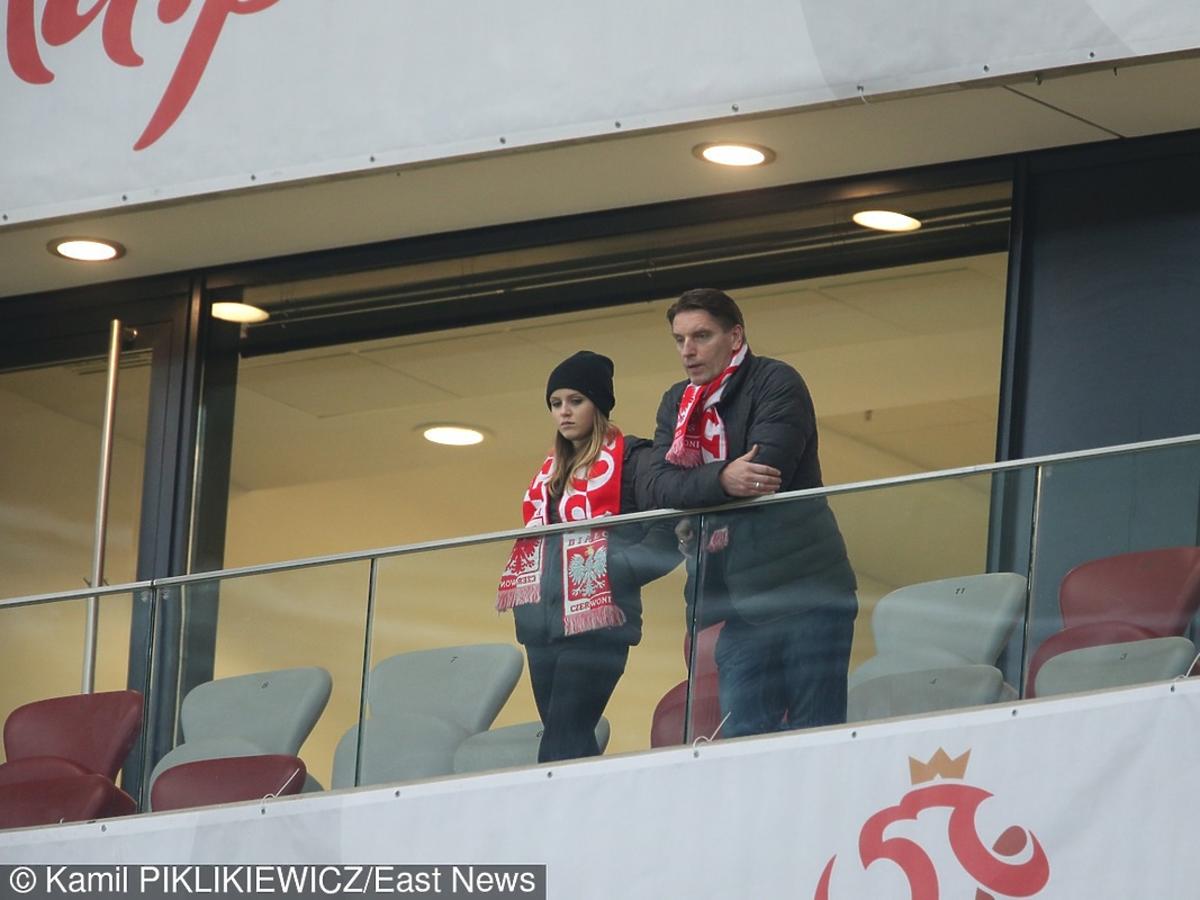 Tomasz Lis z córką Polą na meczu Polska-Dania