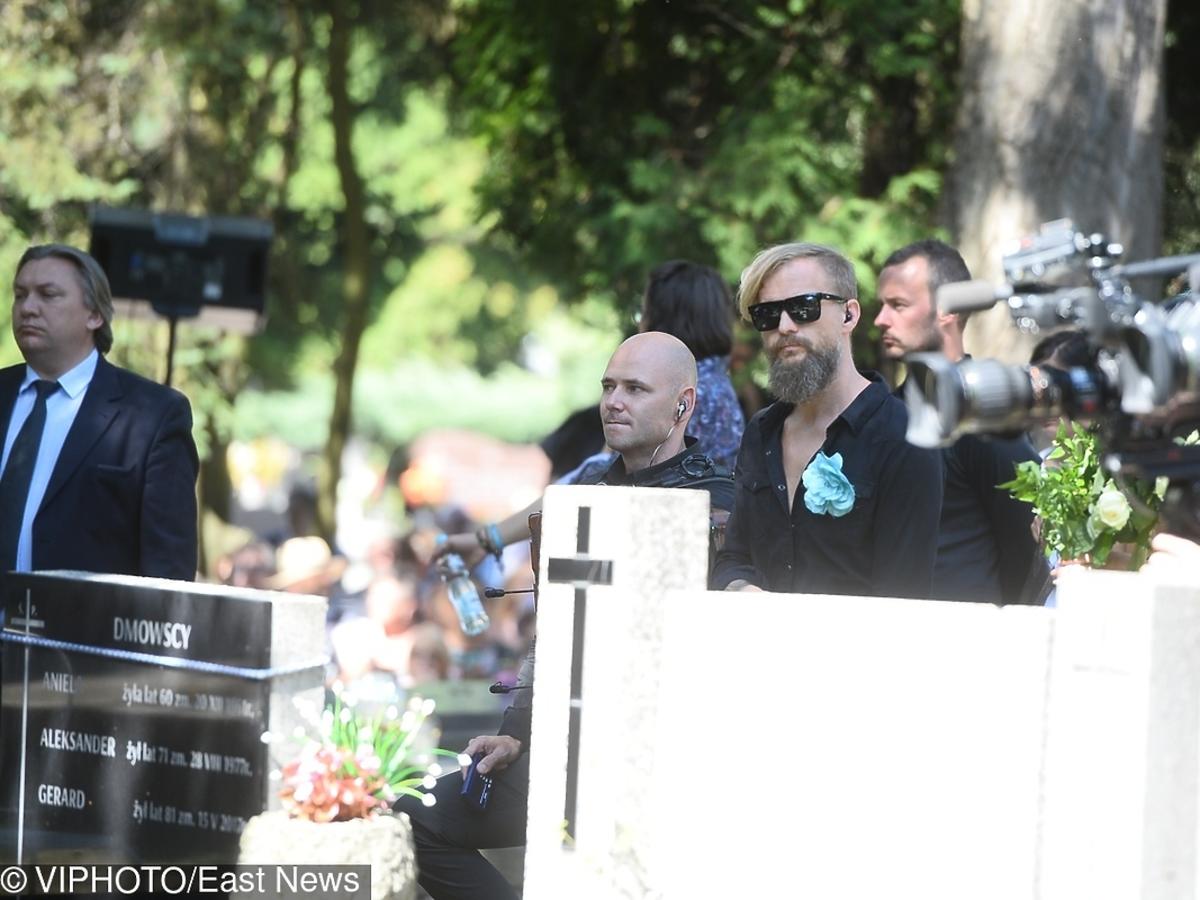 Tomasz Organek zaśpiewał na pogrzebie Kory 