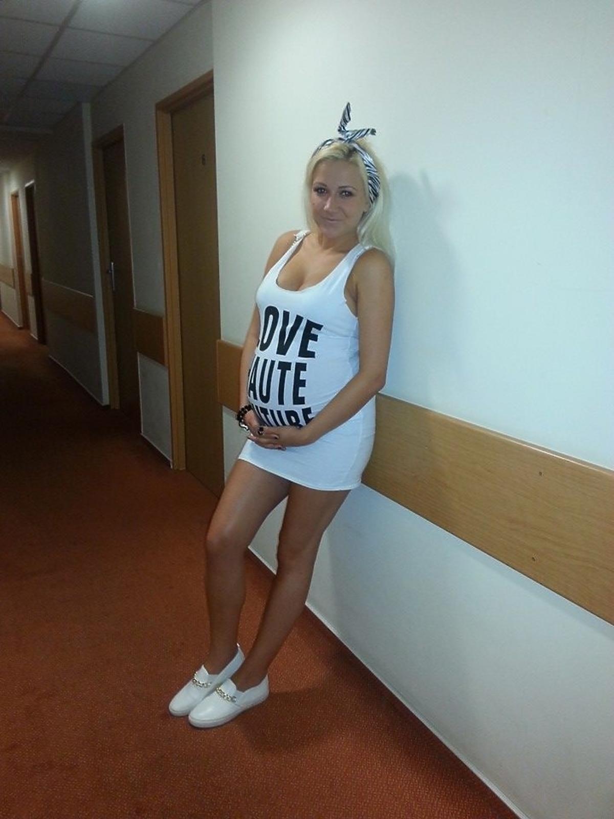 Trybson i ciężarna Eliza nad morzem