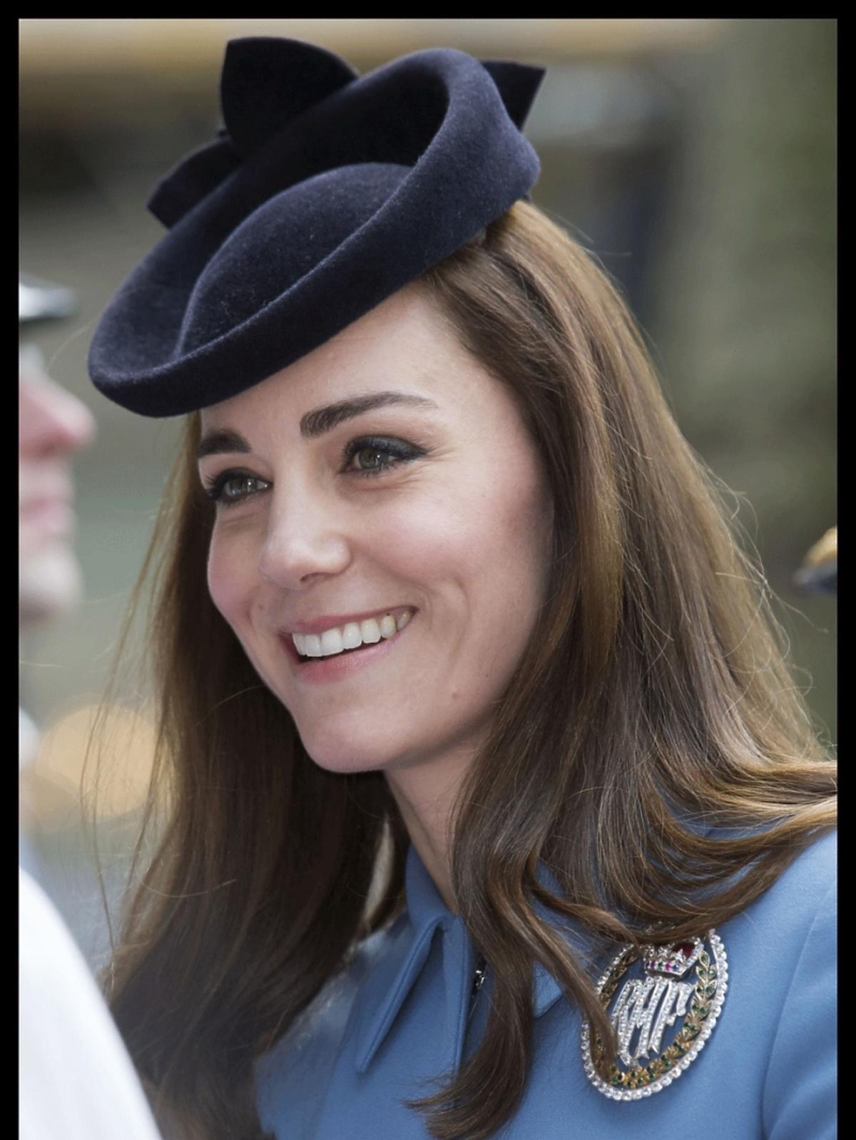Uśmiechnięta Kate Middleton w drodze do kościoła