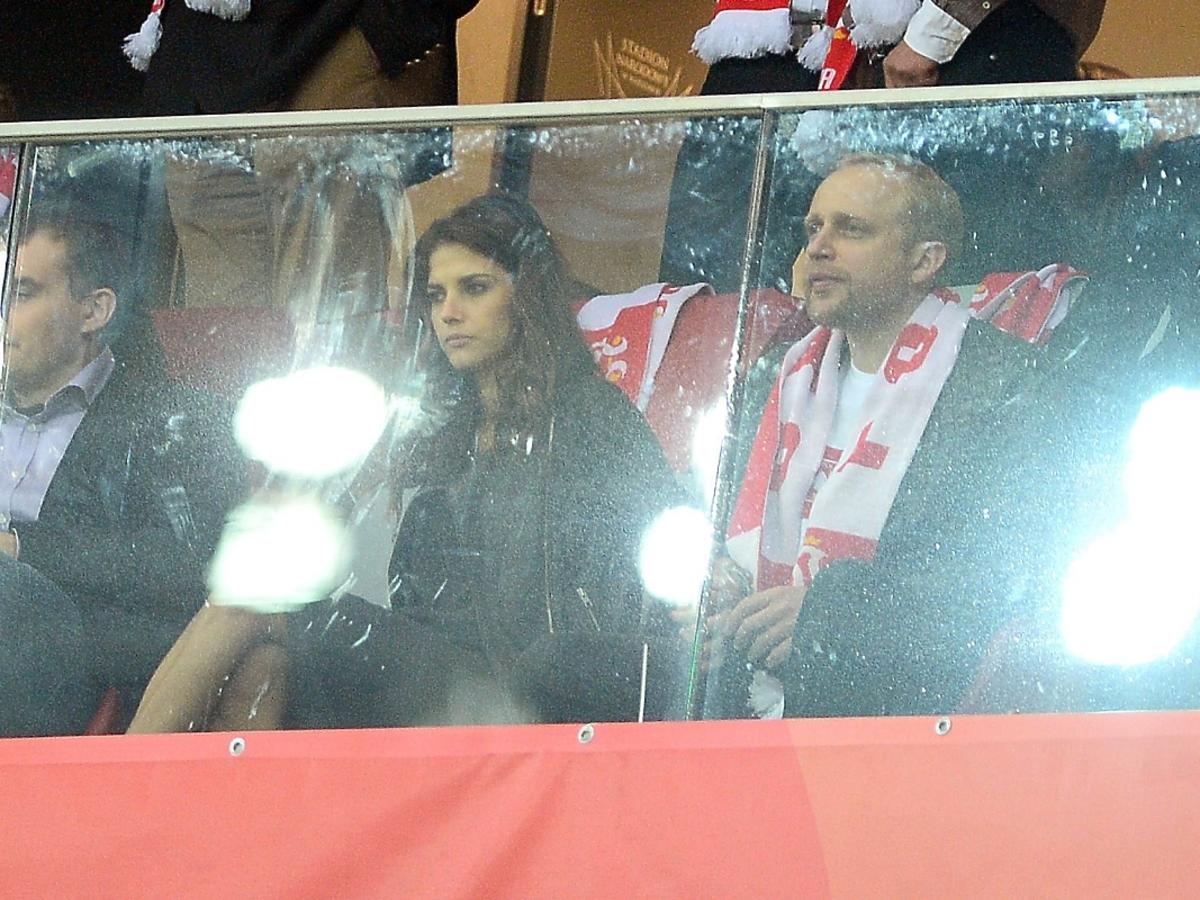 Weronika Rosati i Piotr Adamczyk na meczu Polska-Szkocja. Pierwsze wspólne wyjście Rosati i Adamczyka