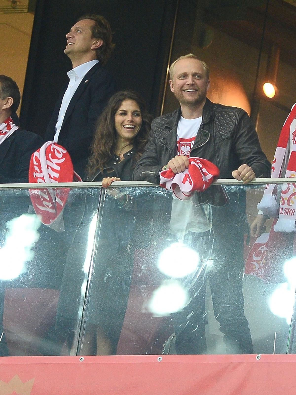 Weronika Rosati i Piotr Adamczyk na meczu Polska-Szkocja. Pierwsze wspólne wyjście Rosati i Adamczyka
