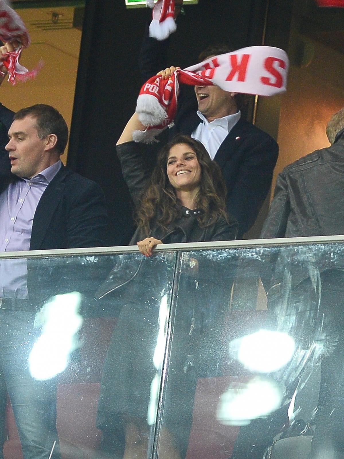 Weronika Rosati i Piotr Adamczyk na meczu Polska-Szkocja. Pierwsze wspólne wyjście Rosati i Adamczyka