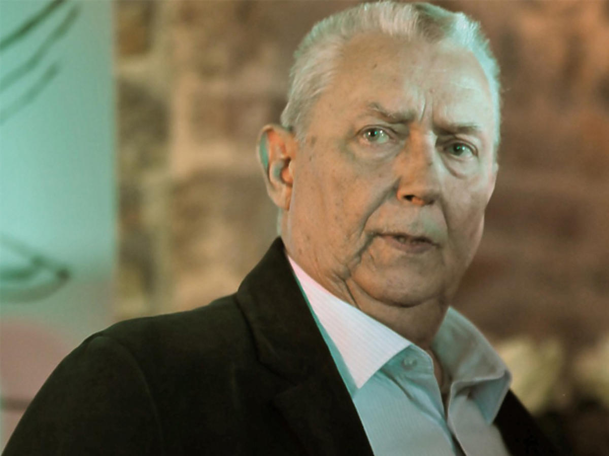 Wojciech Młynarski w koszuli