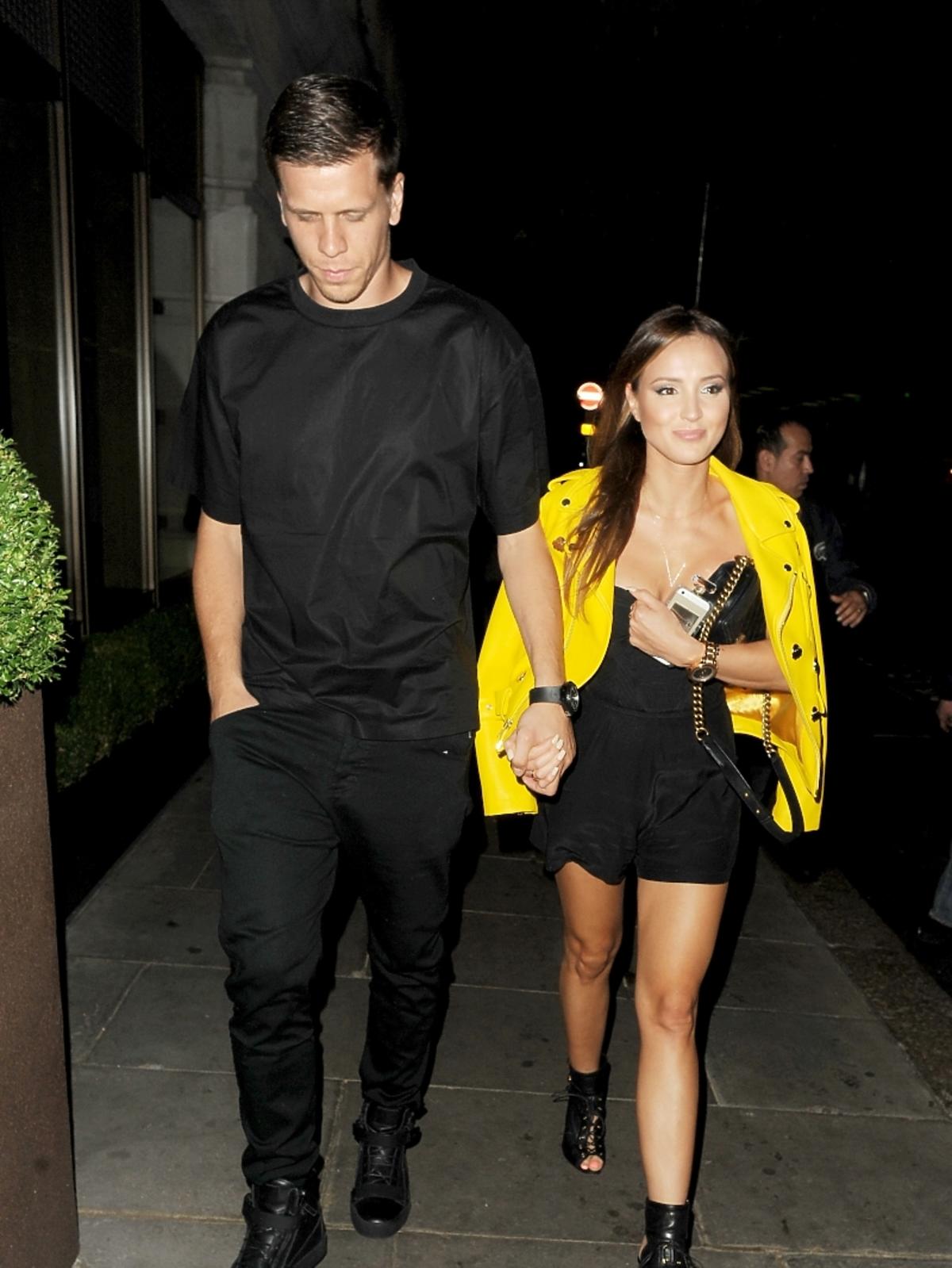 Wojciech Szczęsny i Marina wracają z imprezy w Londynie