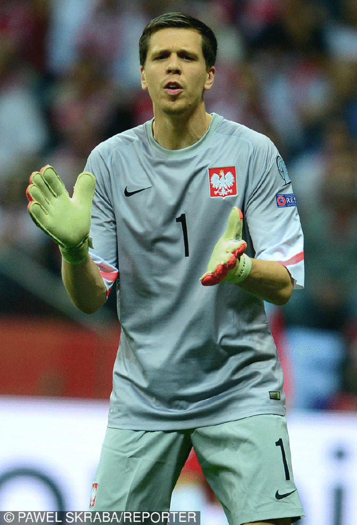 Wojciech Szczęsny w szarym stroju piłkarskim