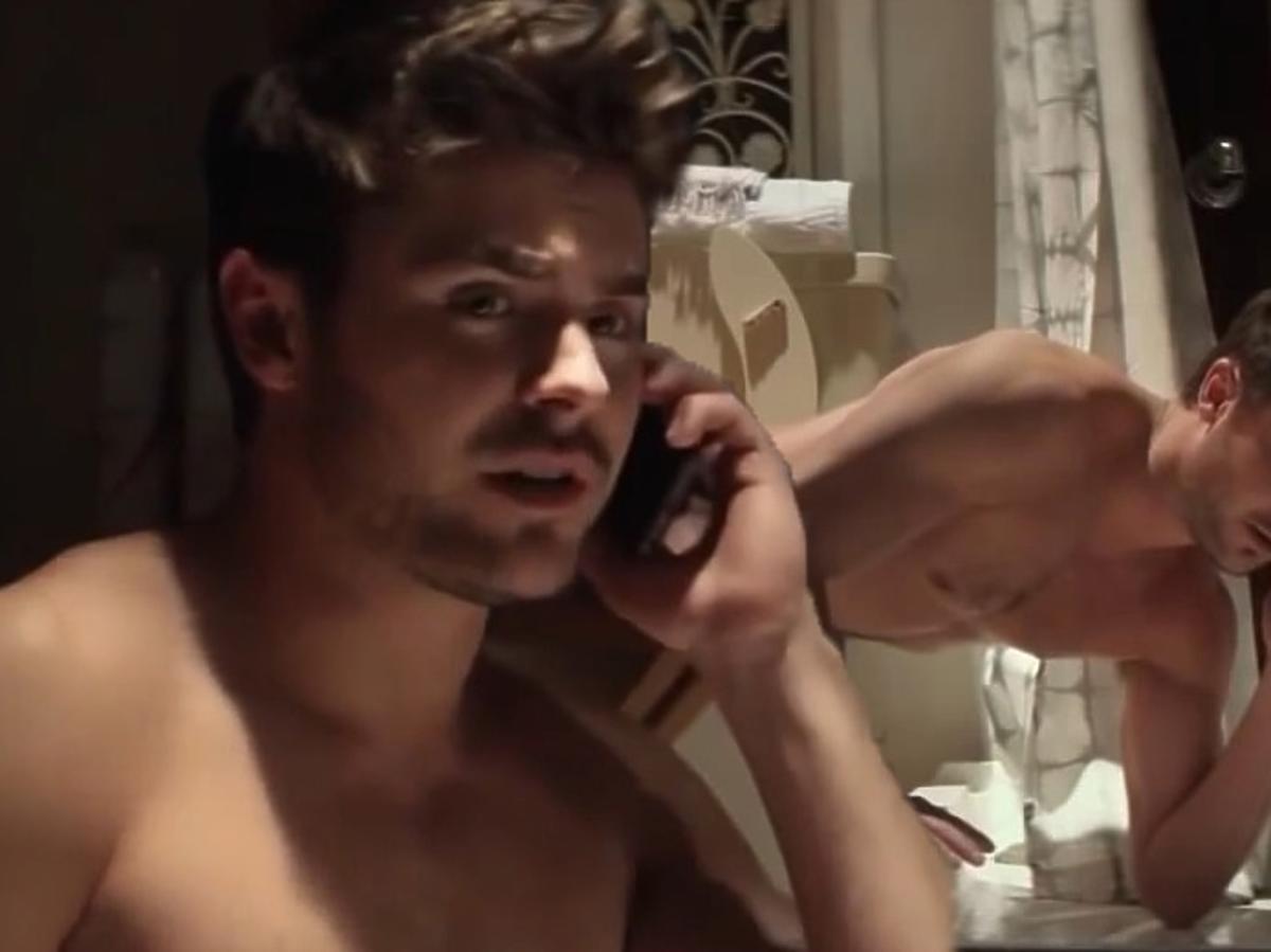 Zac Efron nago