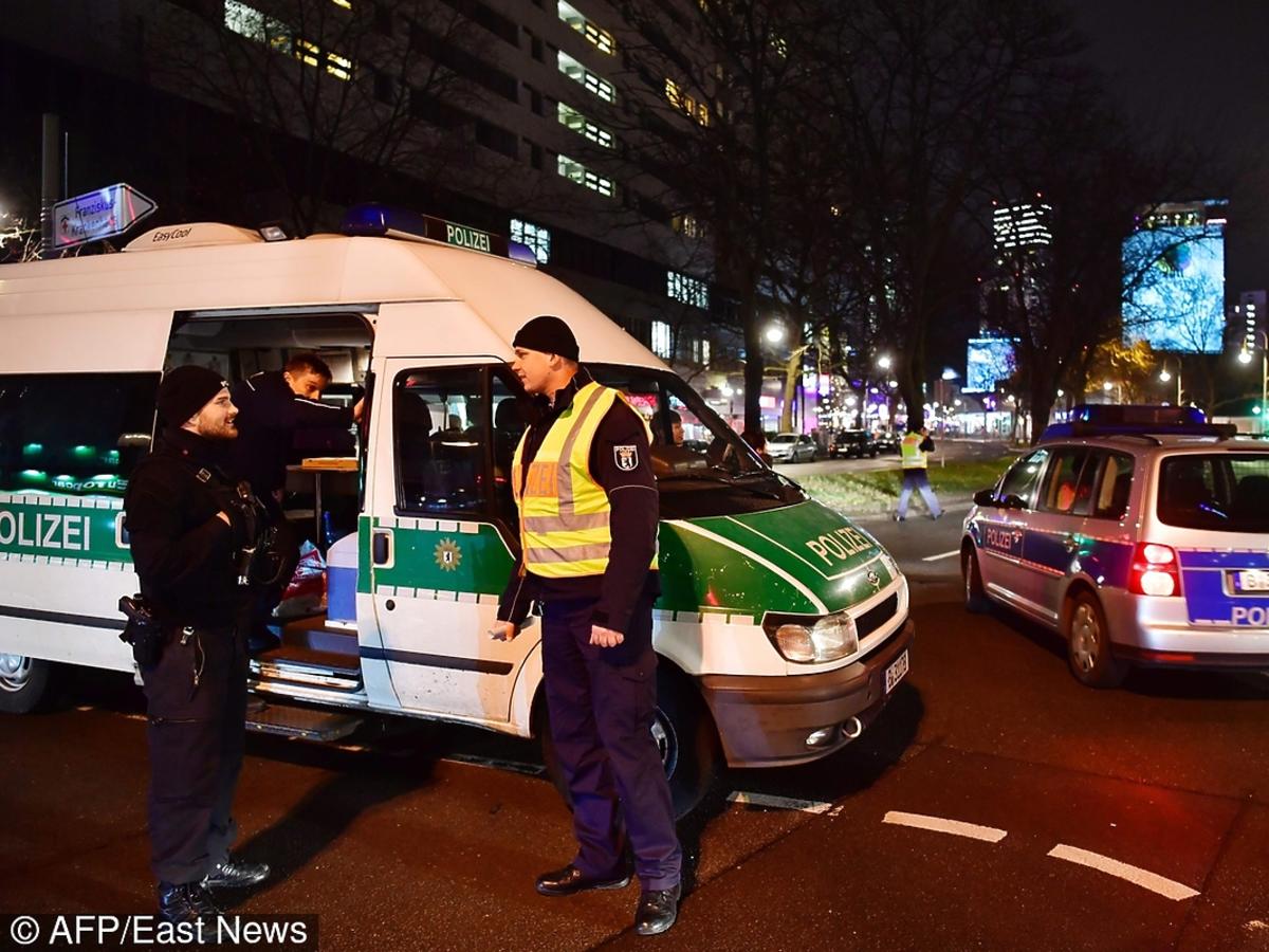 Zamachowiec rozjechał 9 ludzi na jarmarku świątecznym w Berlinie?! ZDJĘCIA z miejsca zdarzenia