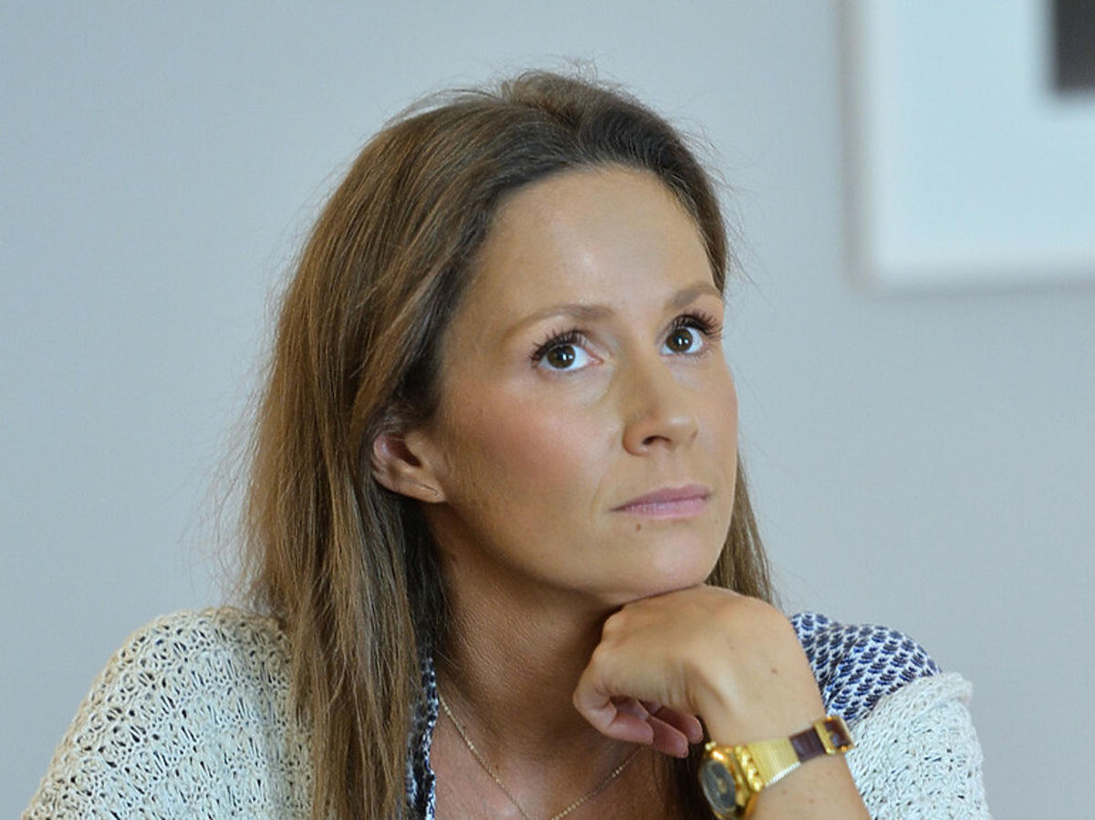 Zamyślona Monika Mrozowska