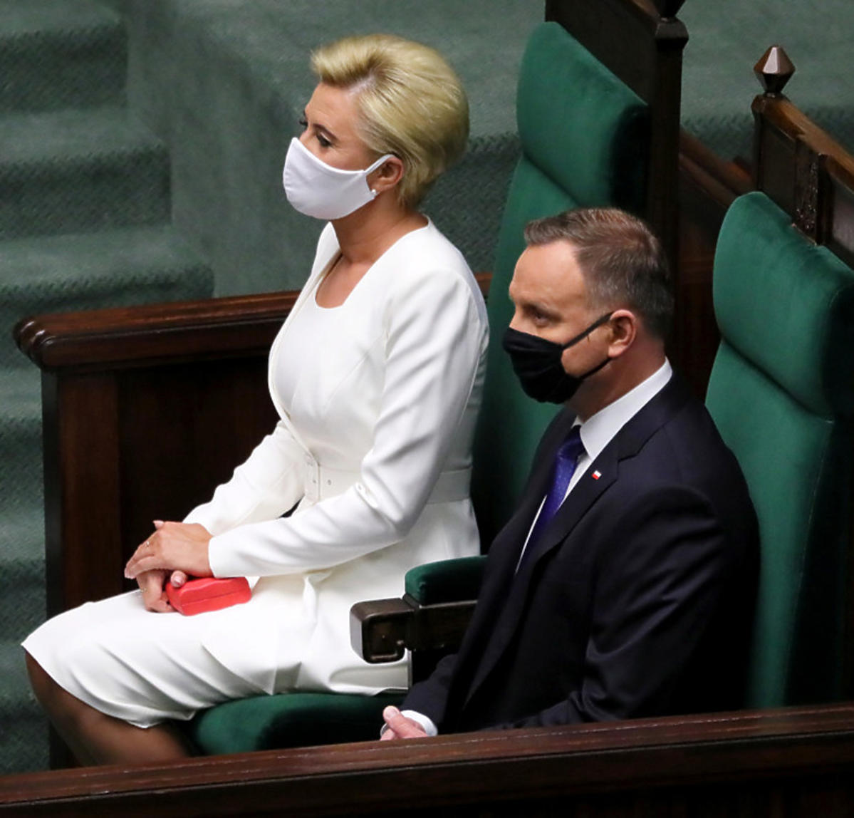 Zaprzysiężenie Andrzeja Dudy na prezydenta. Agata Duda w białym kostiumie