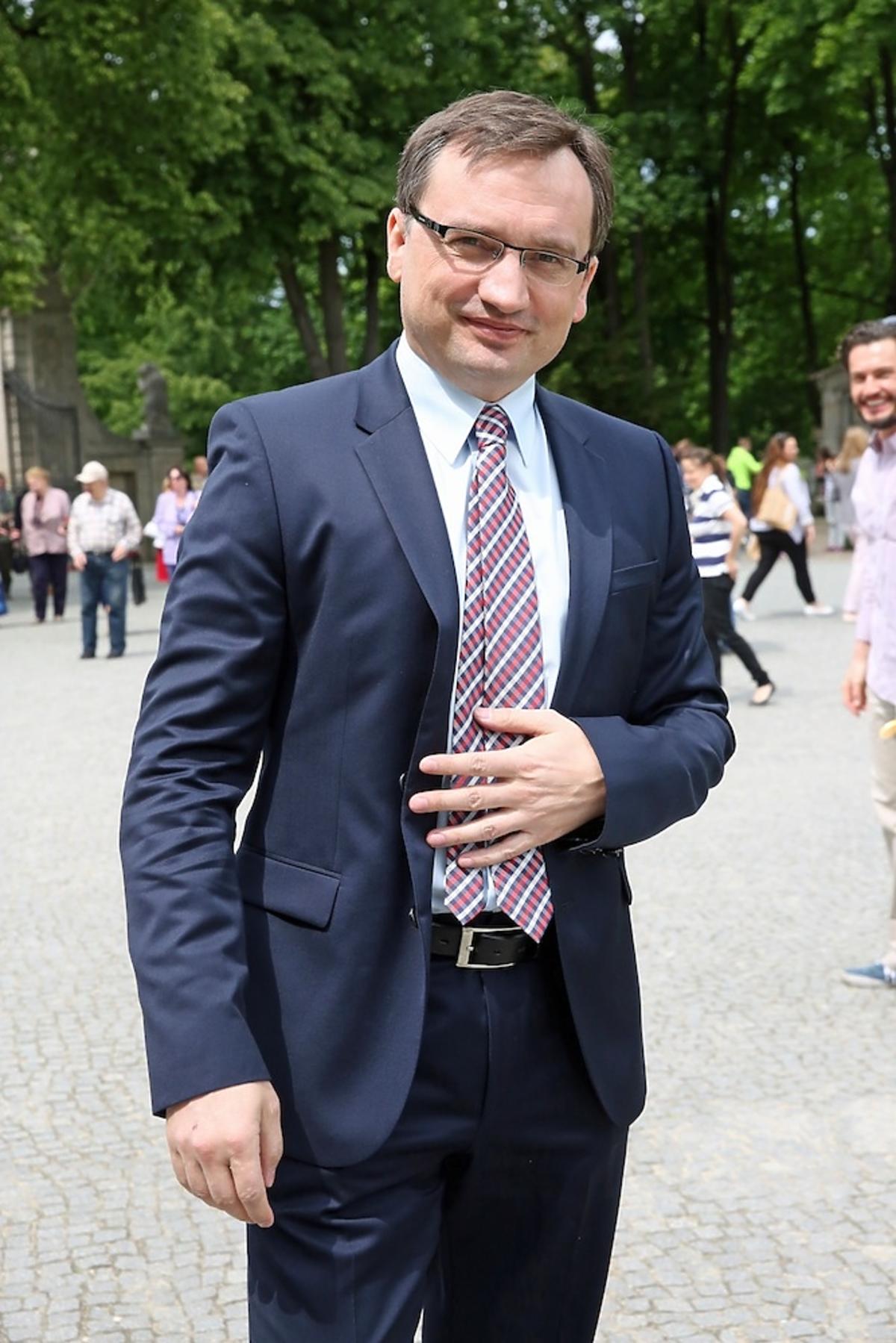 Zbigniew Ziobro w garniturze