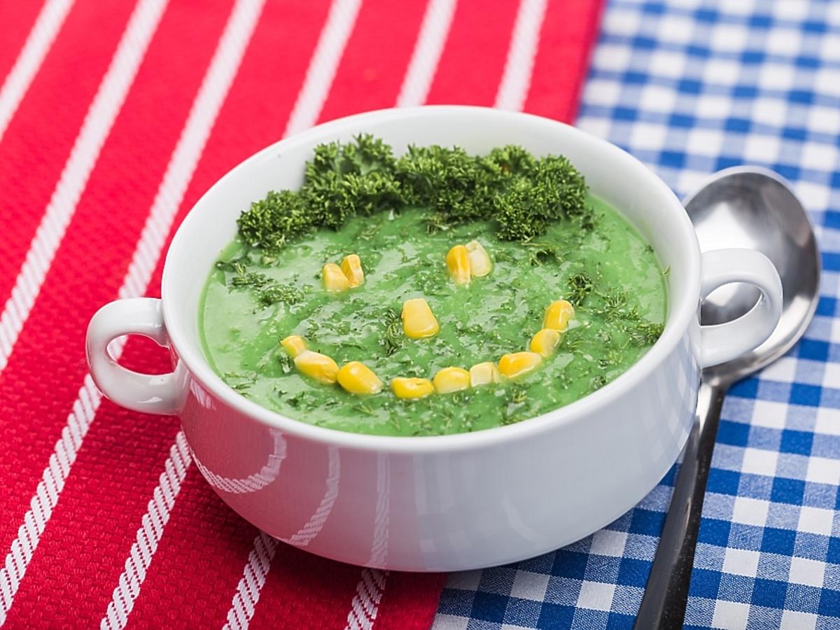 zielona zupa w garnku