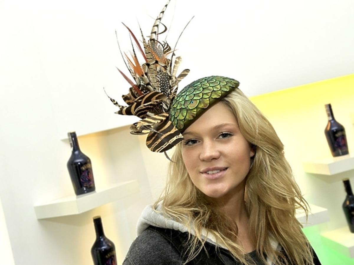 Zofia Ślotała na prezentacji kolekcji Baileys by Philip Treacy