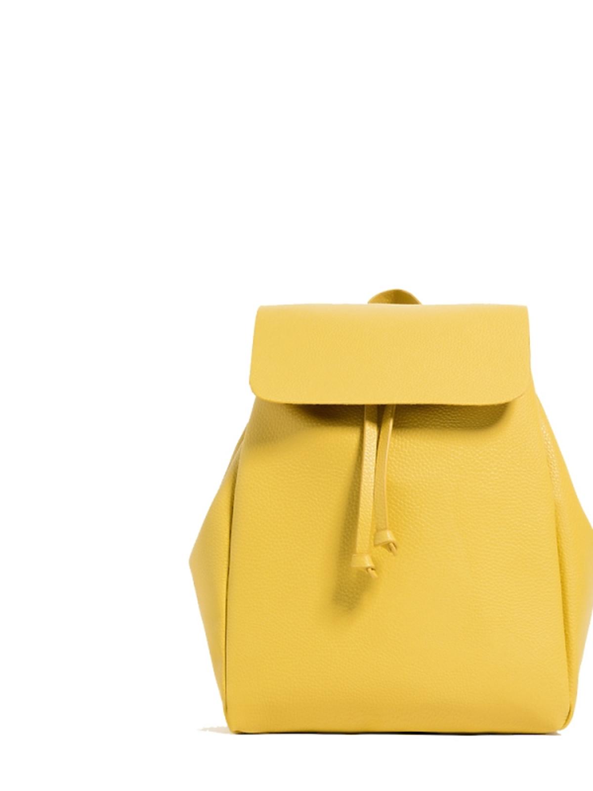 żółty plecak