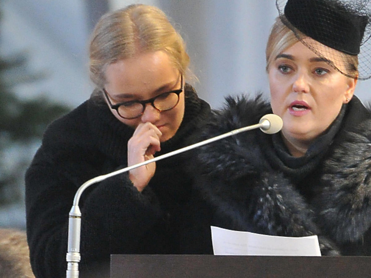 Żona i córka Pawła Adamowicza podczas pogrzebu w Bazylice Mariackiej w Gdańsku