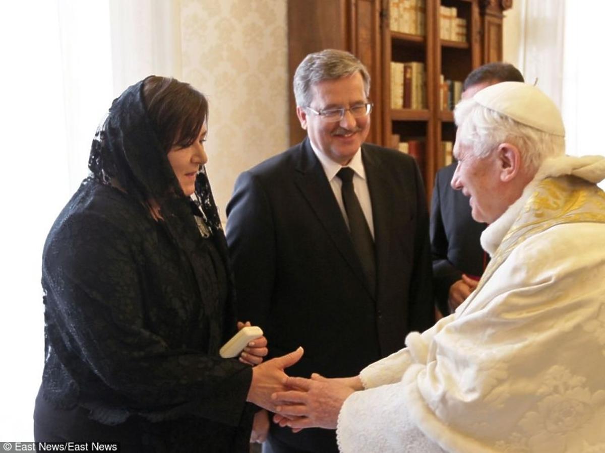 Anna Komorowska, Bronisław Komorowski rozmawiają z papieżem