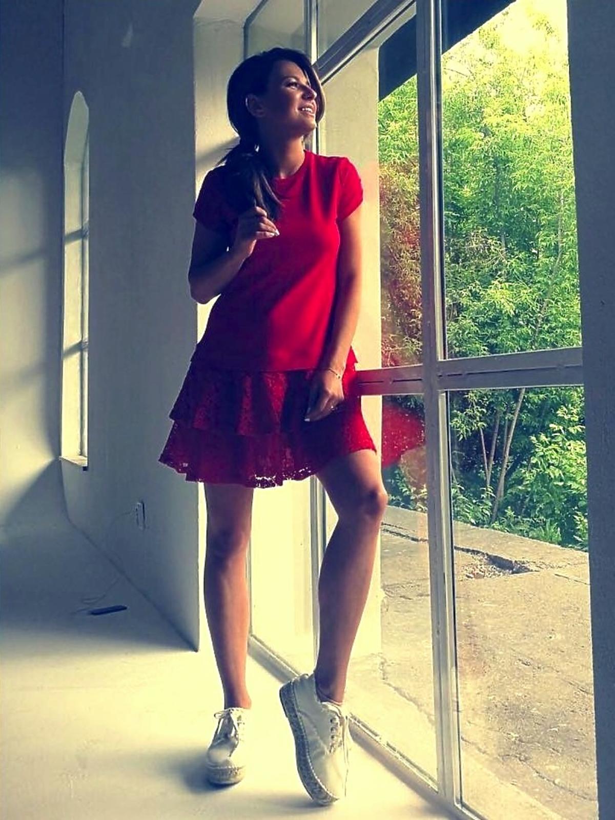 Anna Lewandowska w czerwonej sukience Sugarfree