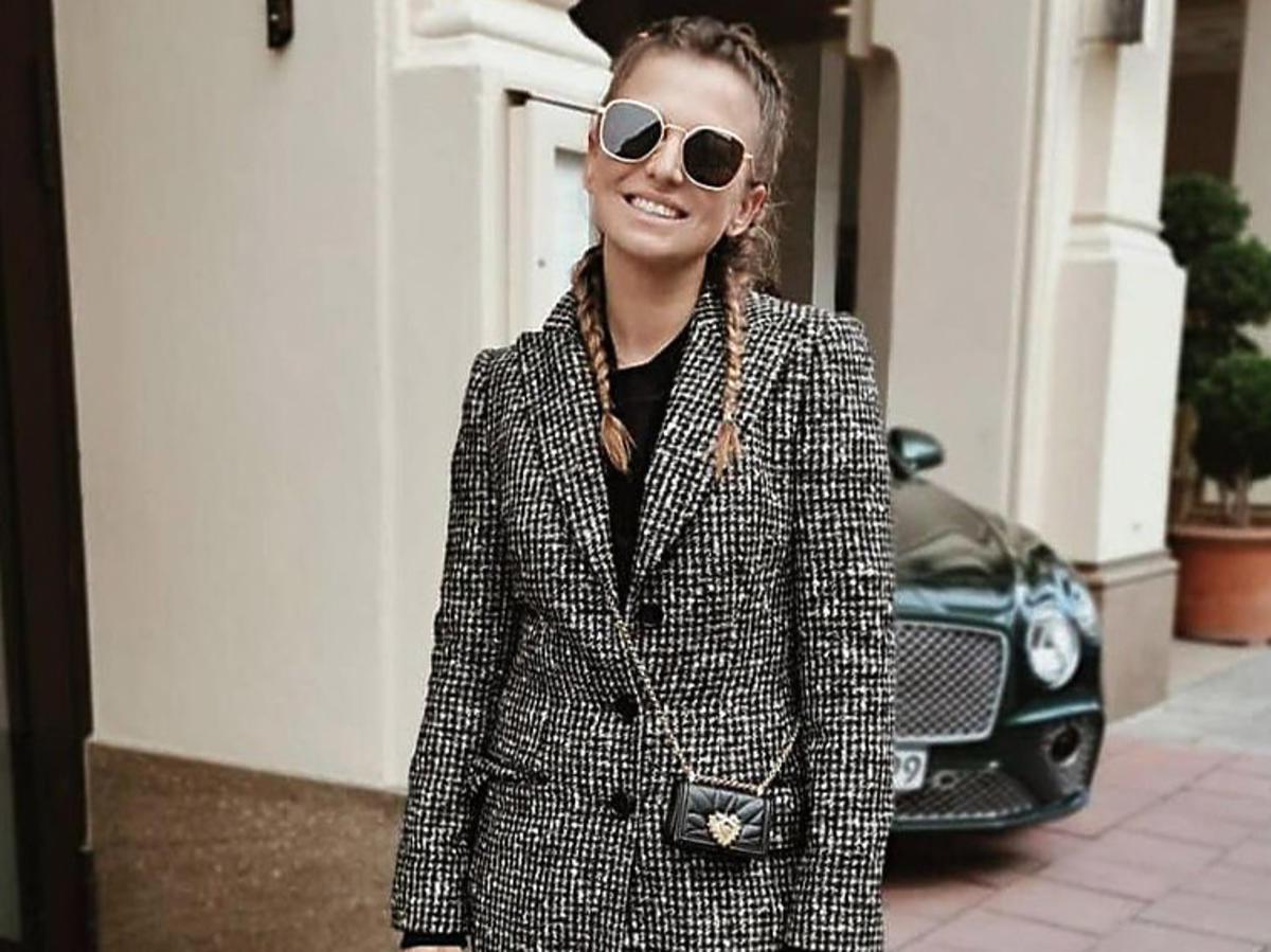 Anna Lewandowska w płaszczu w kratę Dolce & Gabbana