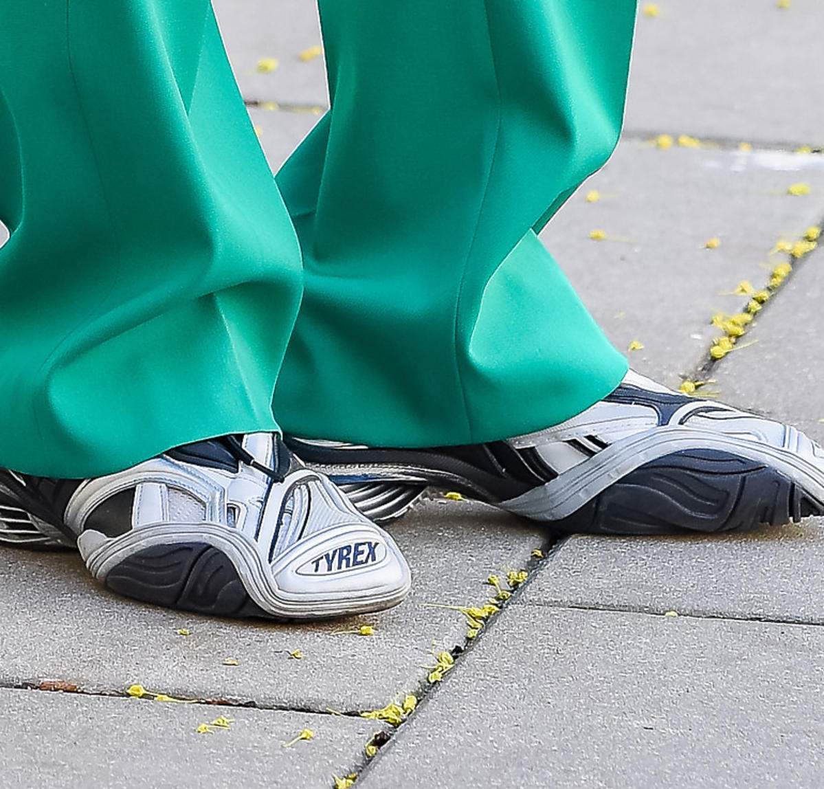 Joanna Horodyńska w sneakersach Balenciaga. To model TYREX