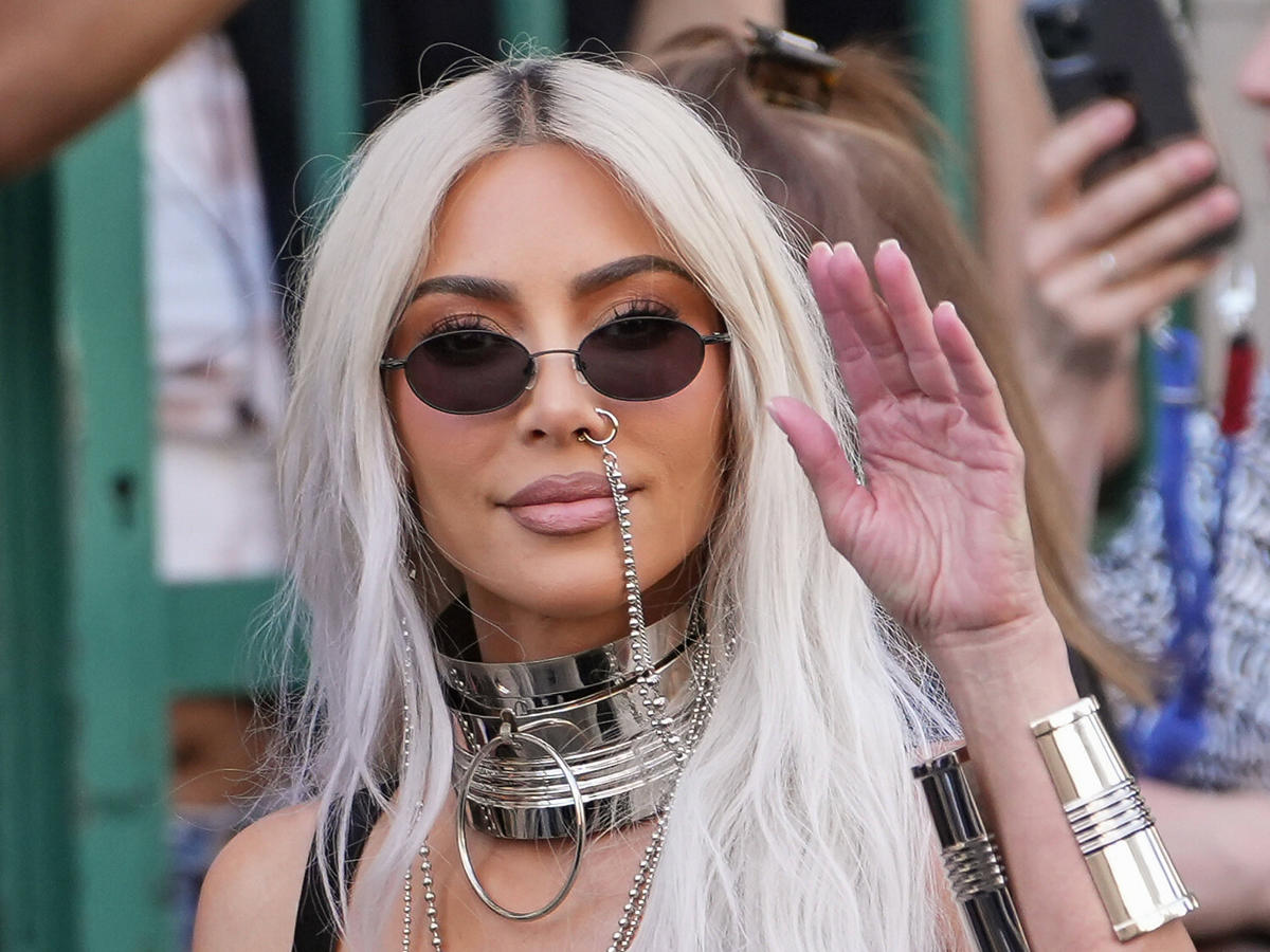Kim Kardashian w długich włosac