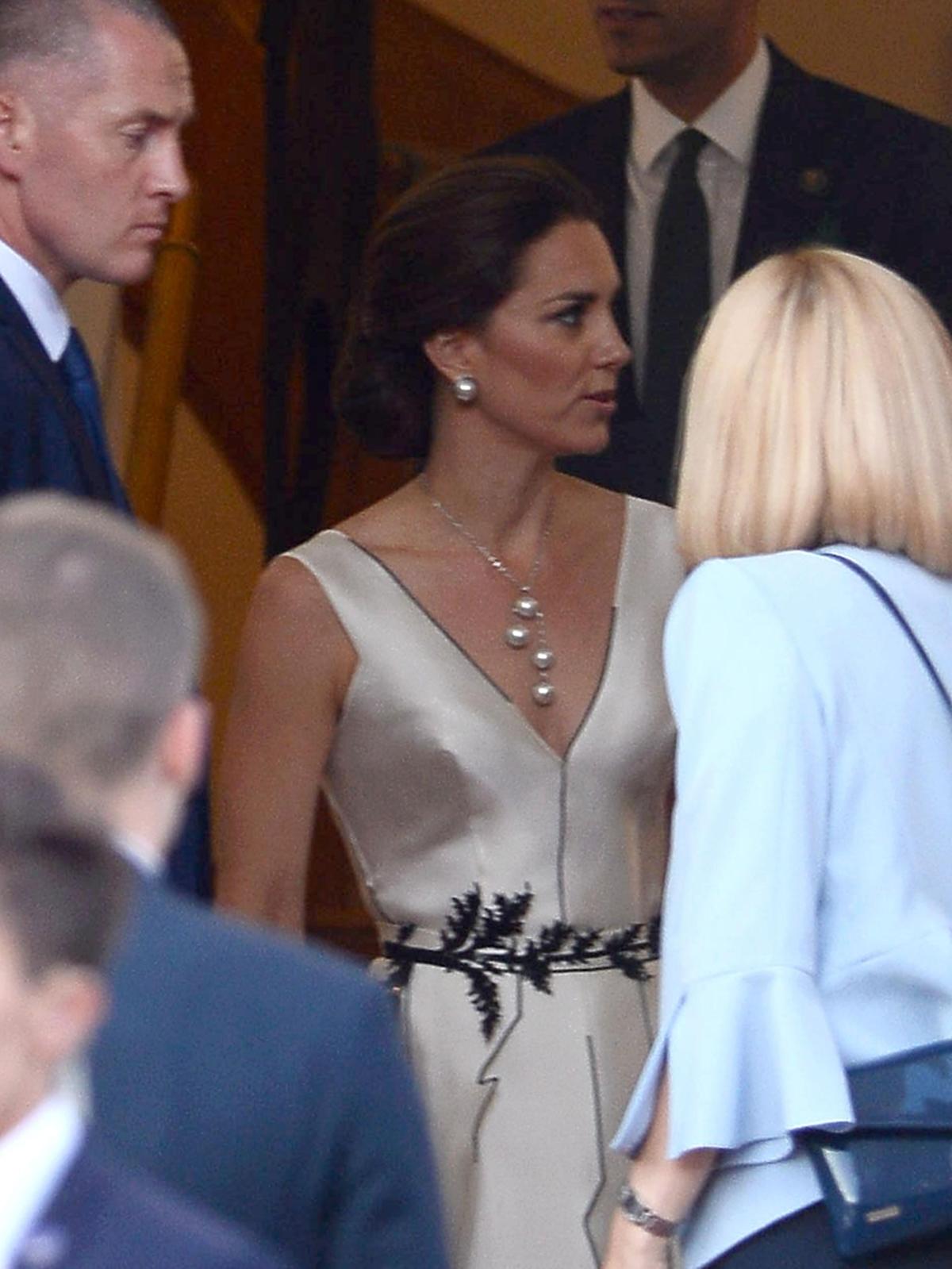 Księżna Kate zachwyciła w białej sukni na balu w Łazienkach! Ładniej od Agaty Dudy? ZDJĘCIA