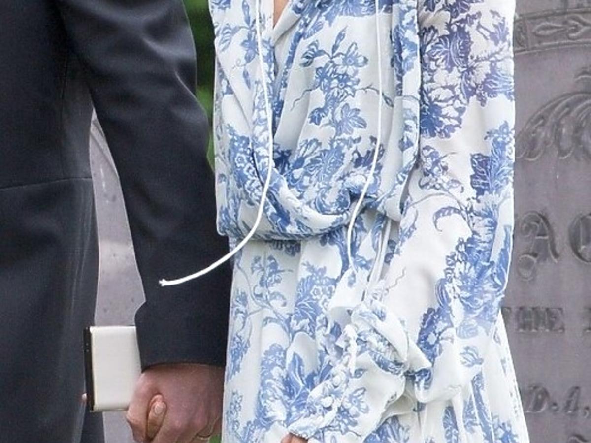 Meghan Markle w biało-niebieskiej sukience, czy jest w ciąży?