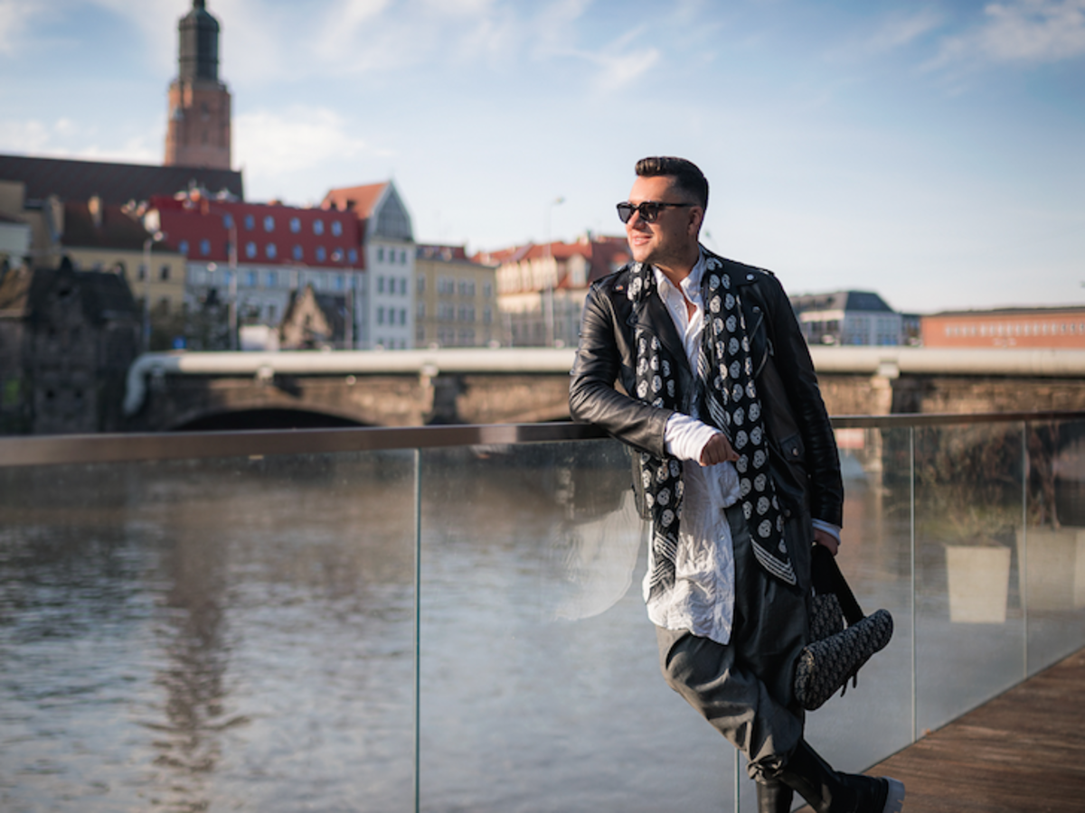 #modanawroclaw - Influencer @Lukebook.pl w stylowej sesji zachęca do odwiedzin Wrocławia