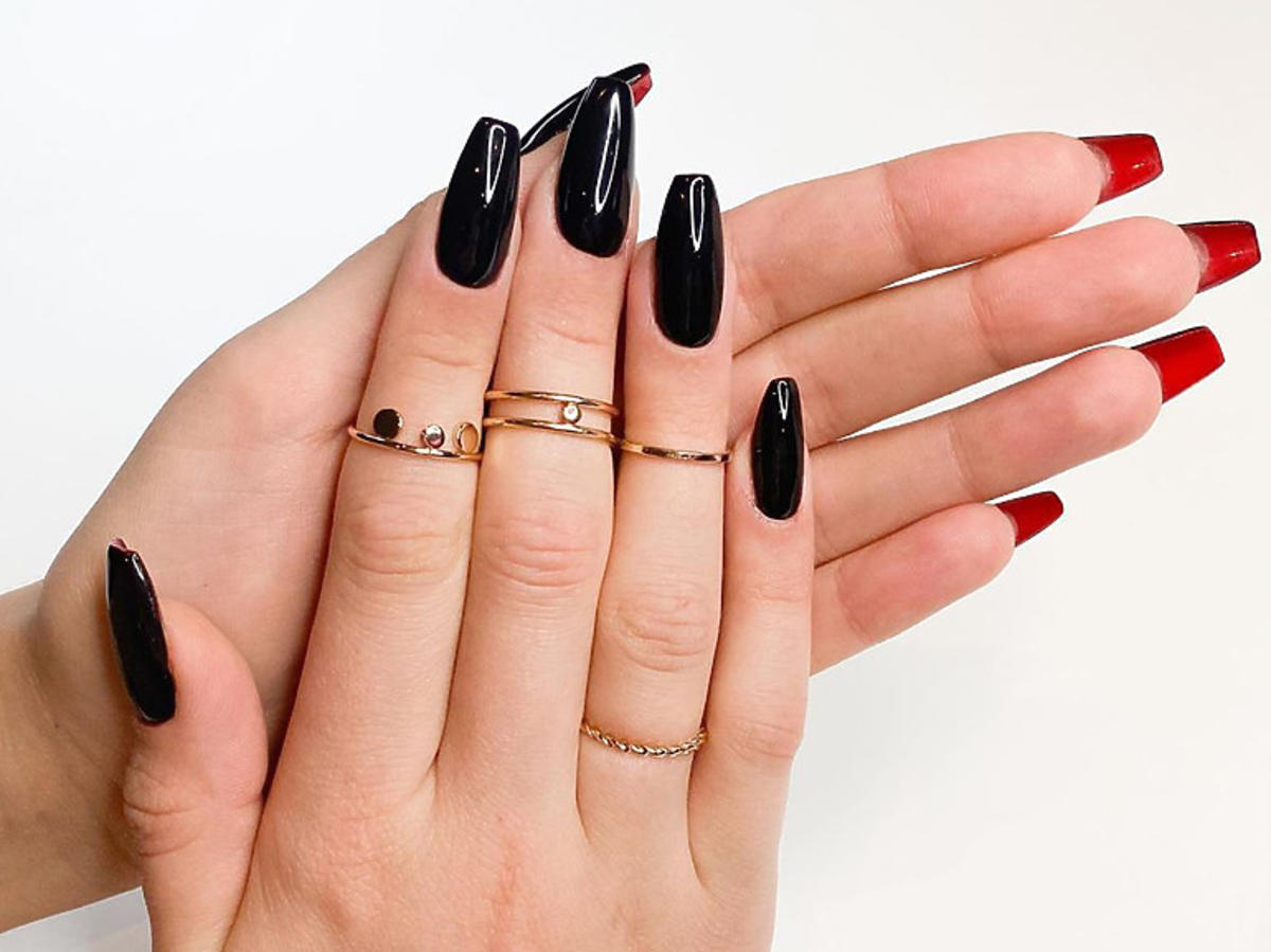 Nailboutin manicure