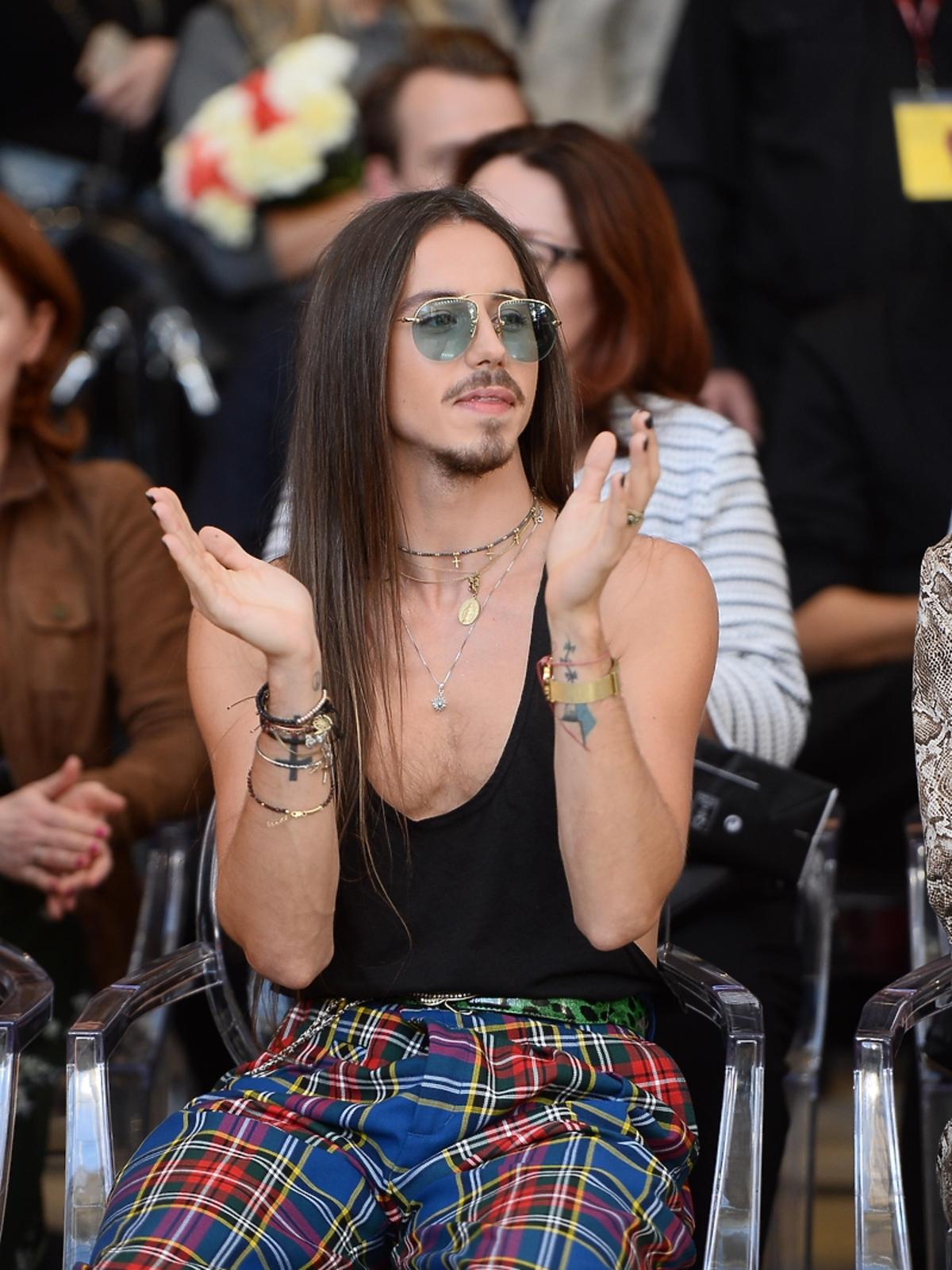 Nudny look? Nigdy w życiu. Padniecie, kiedy zobaczycie nowe spodnie Michała Szpaka