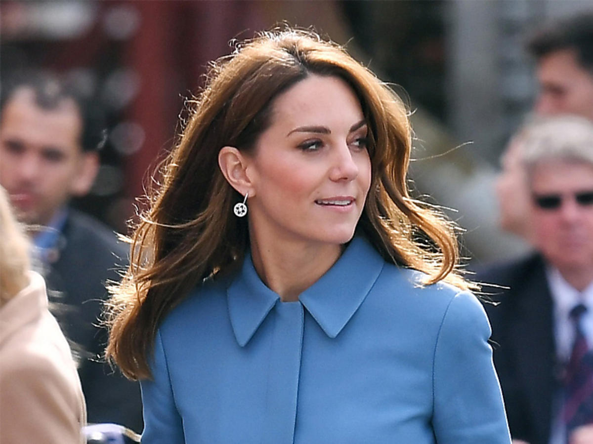 Księżna Kate w niebieskim płaszczu