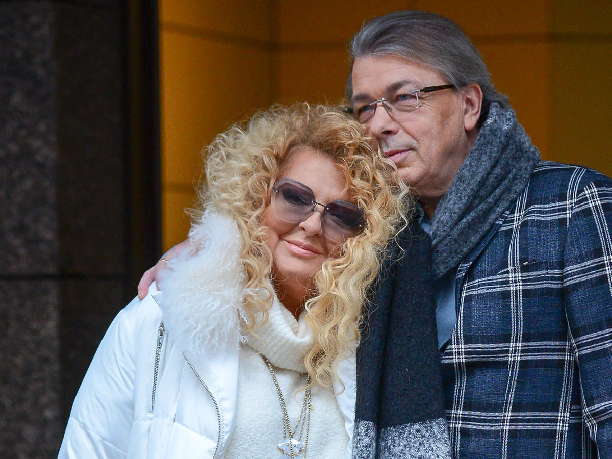 Magda Gessler i Waldemar Kozerawski. Gwiazda postawiła na śniezną biel i... buty z kokardami