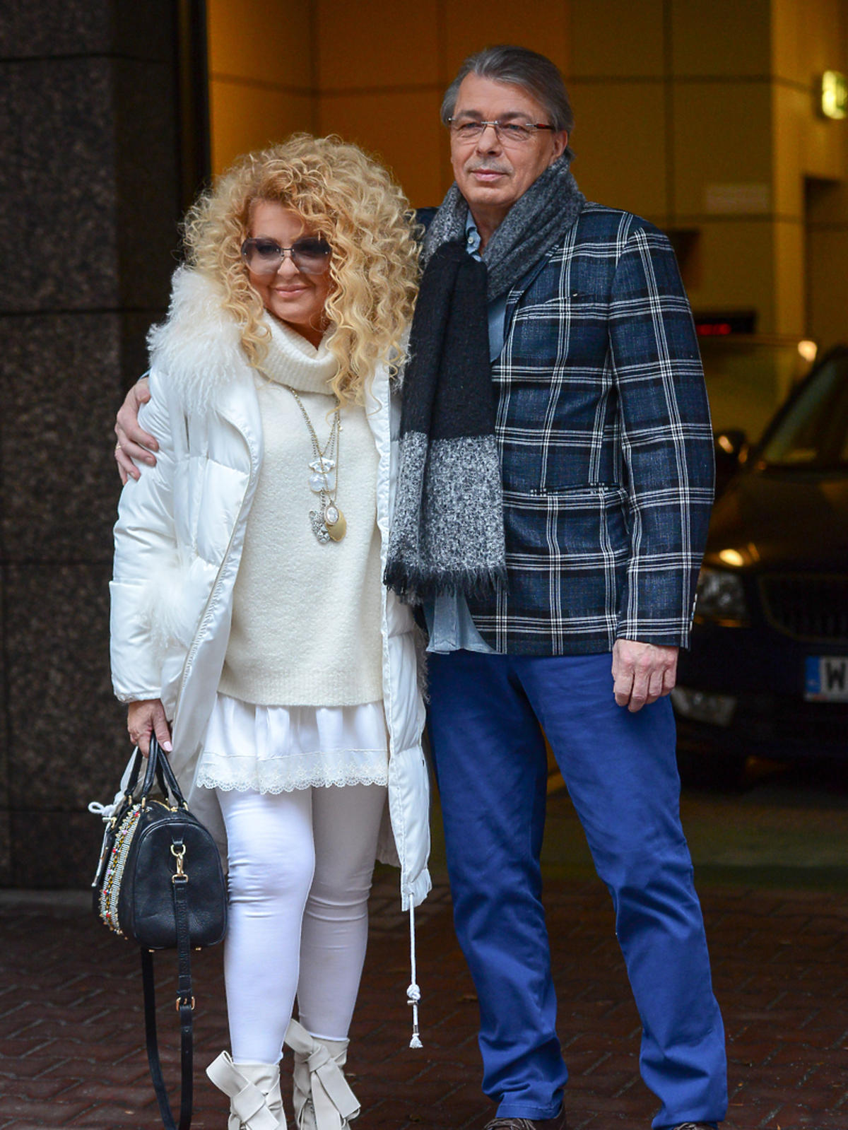 Magda Gessler i Waldemar Kozerawski. Gwiazda postawiła na śniezną biel i... buty z kokardami