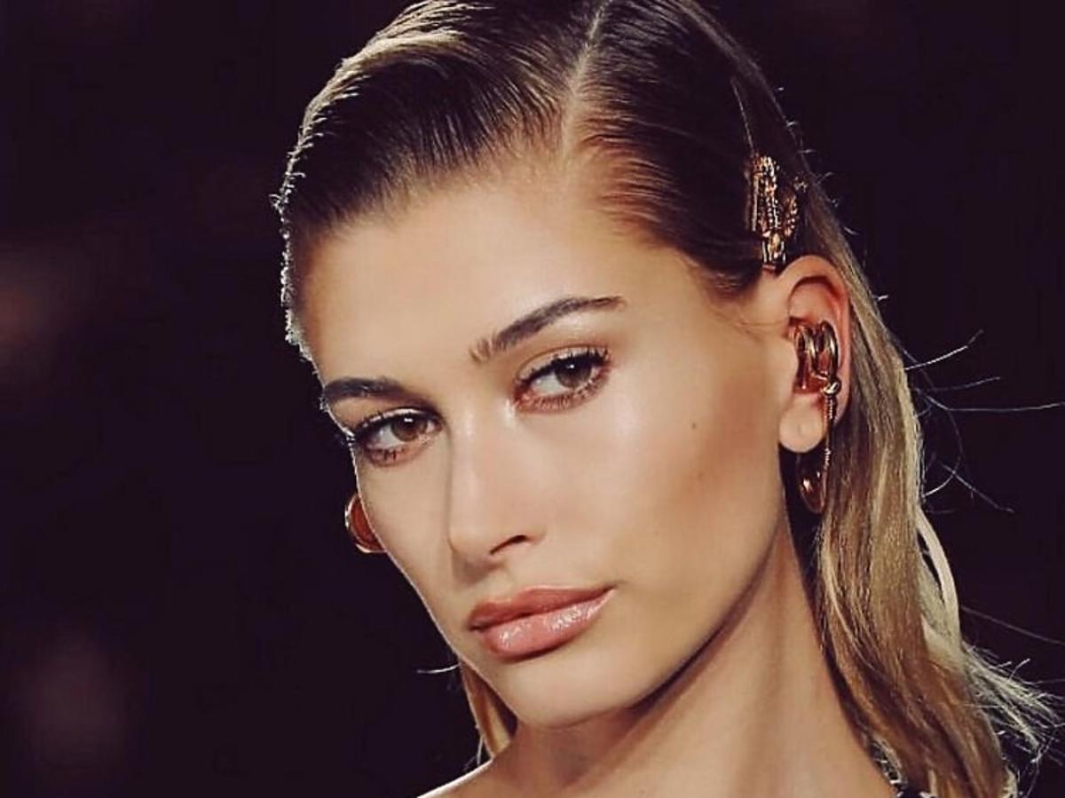 Trendy 2019 najmodniejsze fryzury na święta i sylwestra /Hailey Bieber