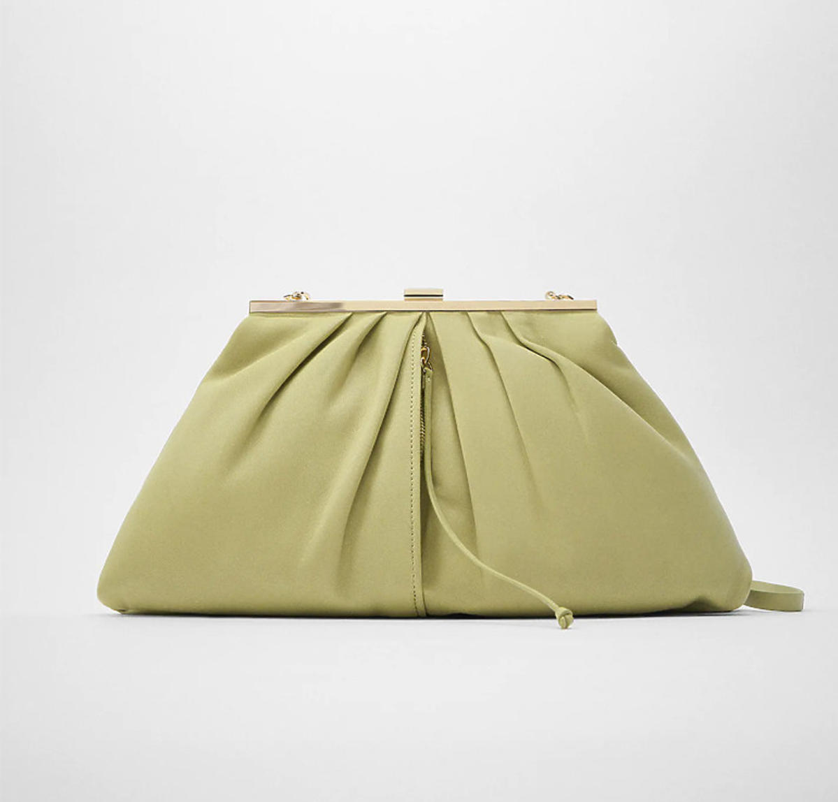 Zielona torebka kopertówka Zara podobna do Bottega Veneta na jesień/zima 2020