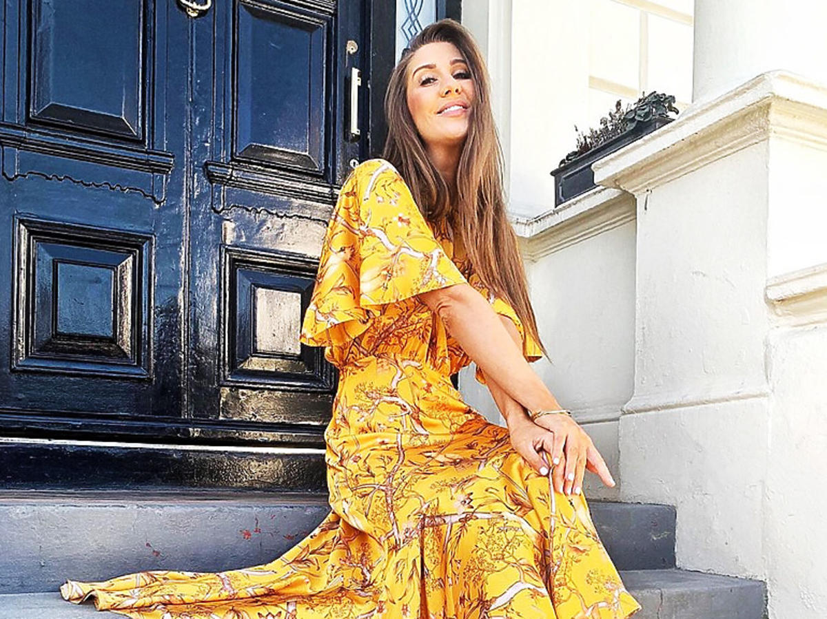 Żółta sukienka maxi z H&M za 199 zł jest hitem Instagrama