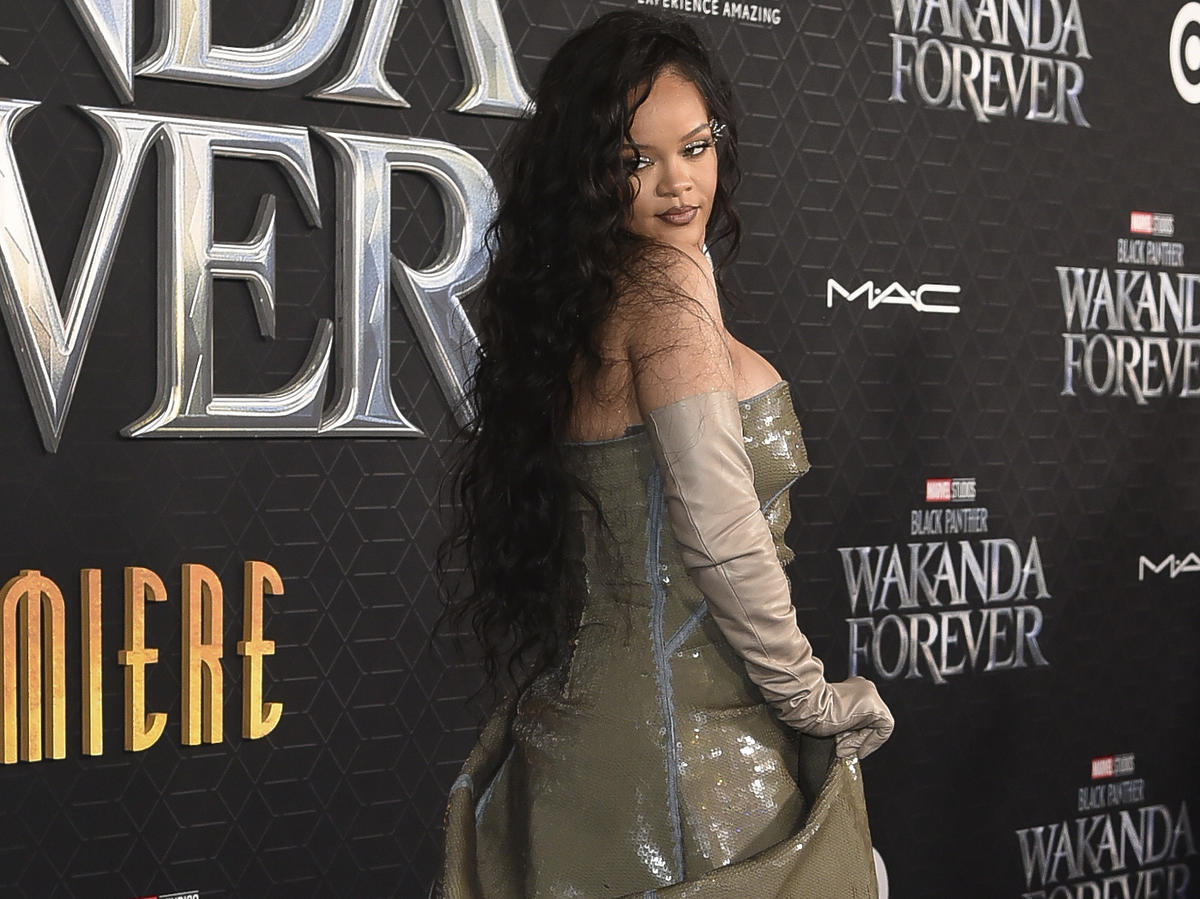 Rihanna w ekstrawaganckiej, cekinowej sukni Ricka Owensa