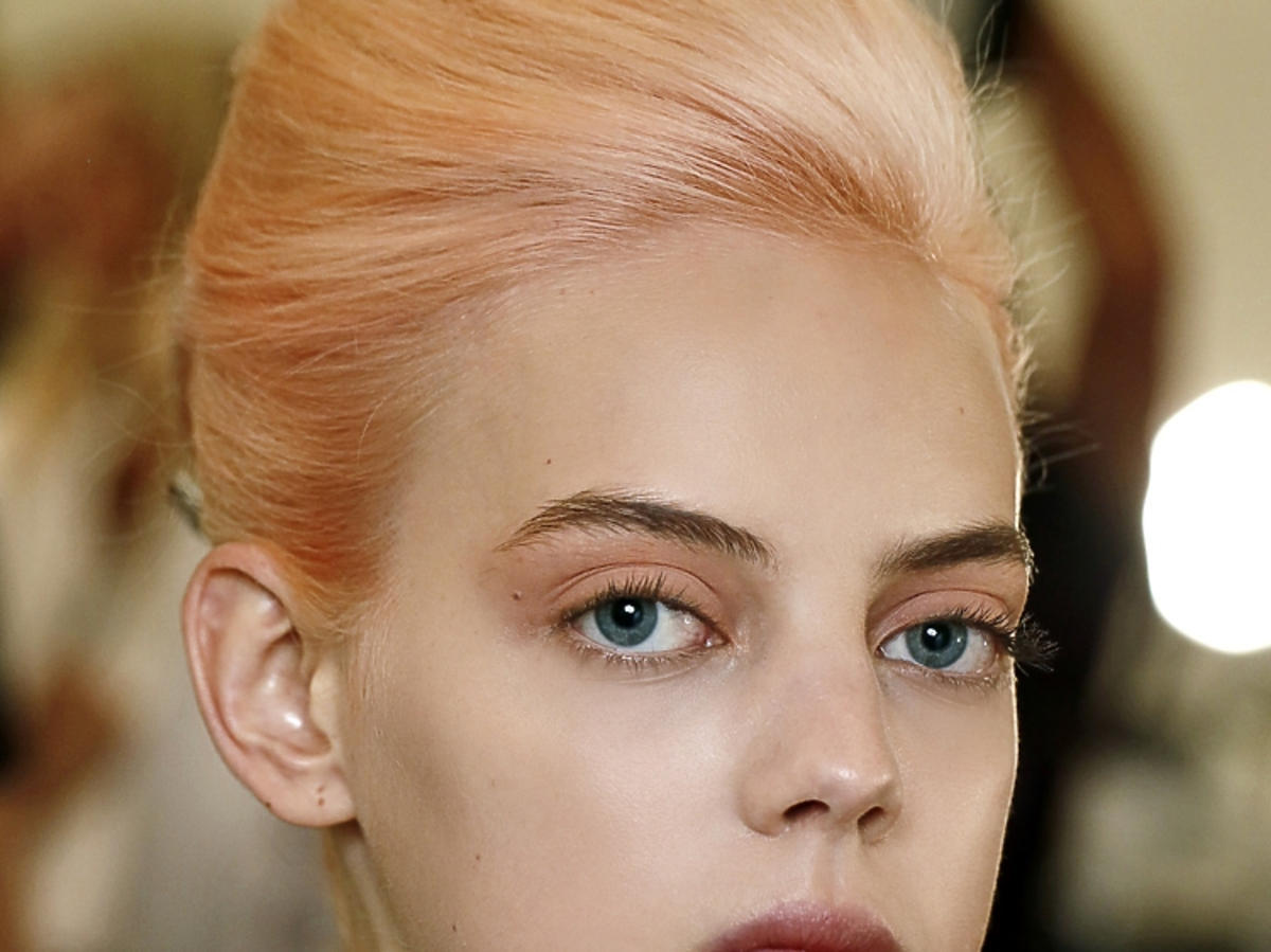 Modne fryzury 2019: różowe włosy/Marc Jacobs