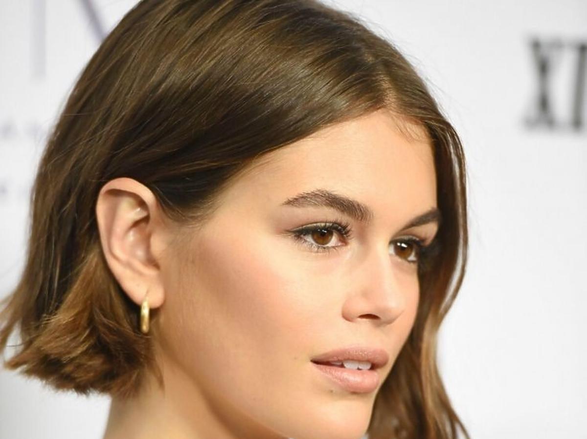 Najmodniejsze fryzury 2020: Bob /Kaia Gerber