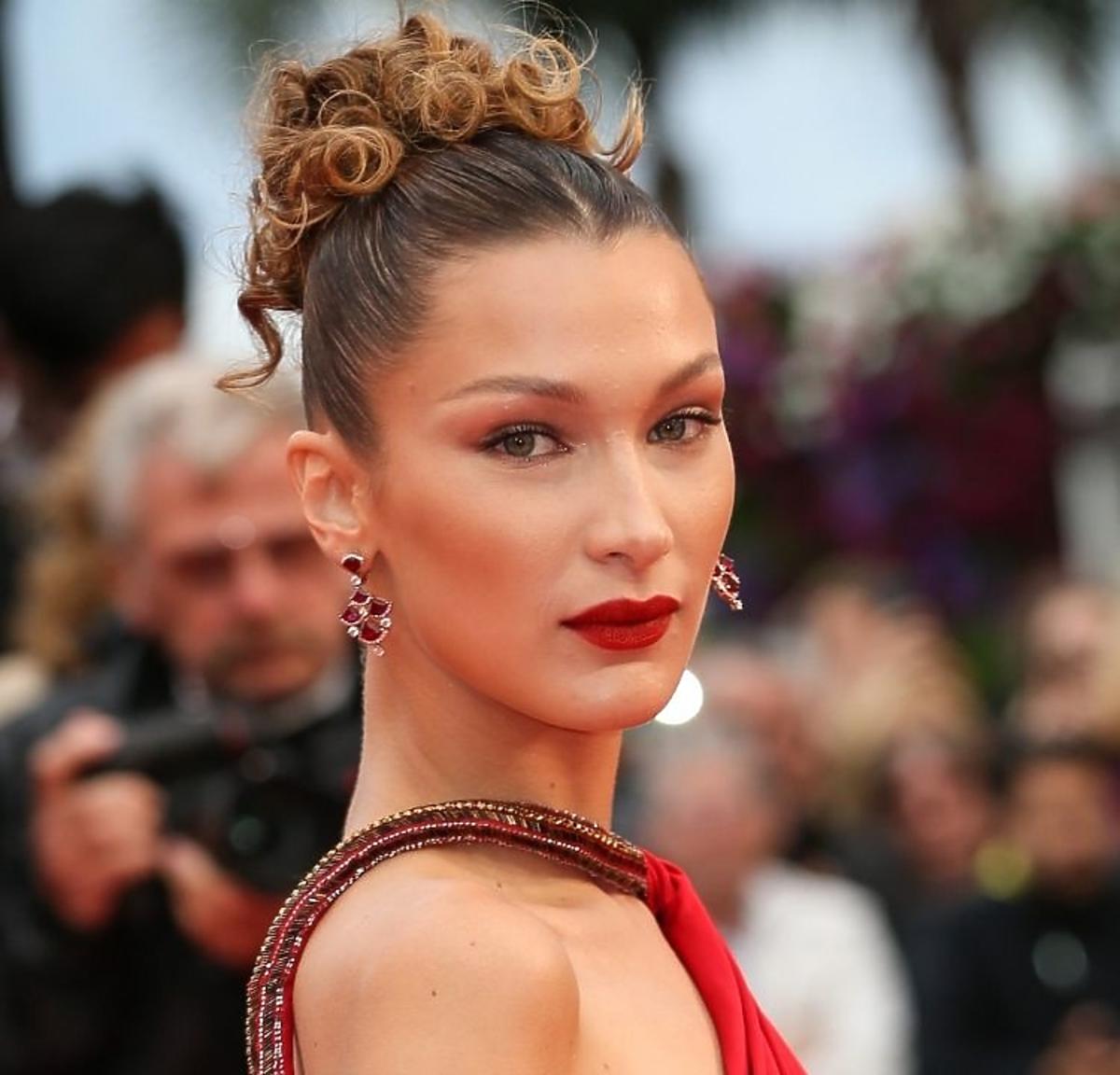 Najpiękniejsze fryzur Festiwalu Filmowego w Cannes 2019: Bella Hadid