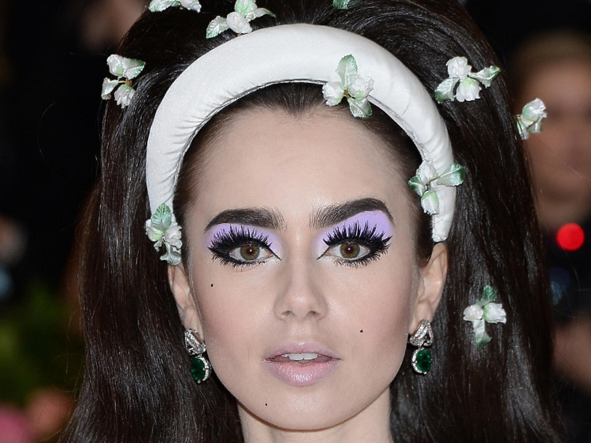 Met Gala 2019 - makijaże: Lilly Collins